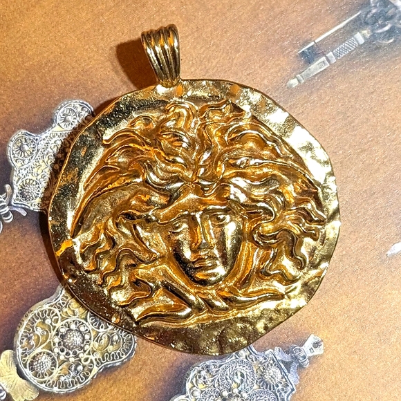 Vintage Jewelry - 1970s Sphinx British Museum Medusa Pendant Brooch